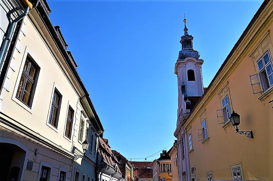 Downtown Apartments With Shared Kitchen Győr Esterno foto