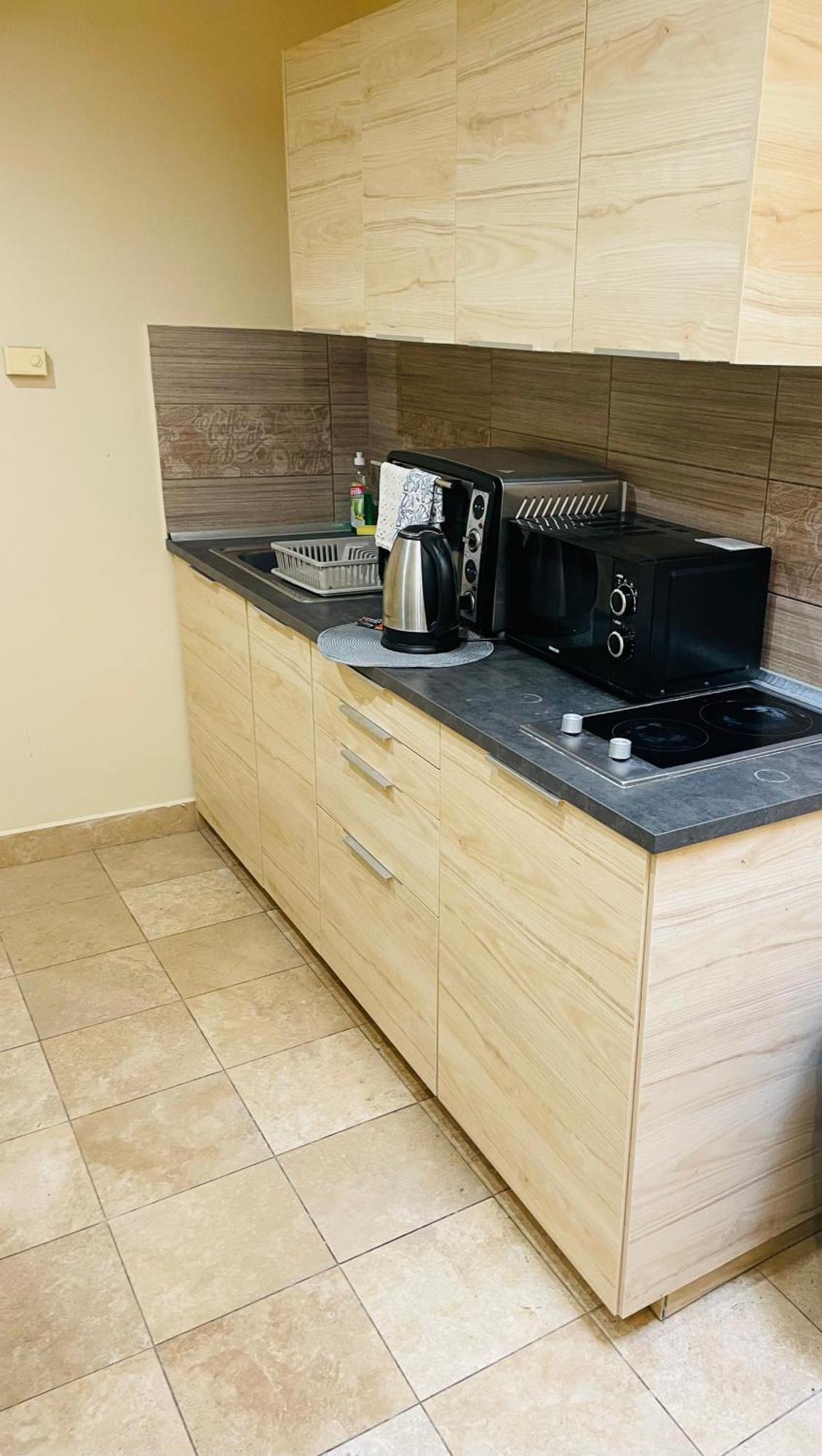 Downtown Apartments With Shared Kitchen Győr Esterno foto